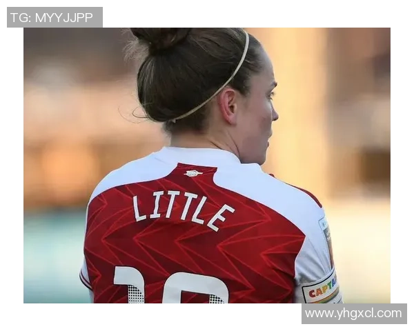 女明星倾心足球明星的浪漫追逐与成长故事 女明星倾心足球明星的浪漫追逐与成长故事